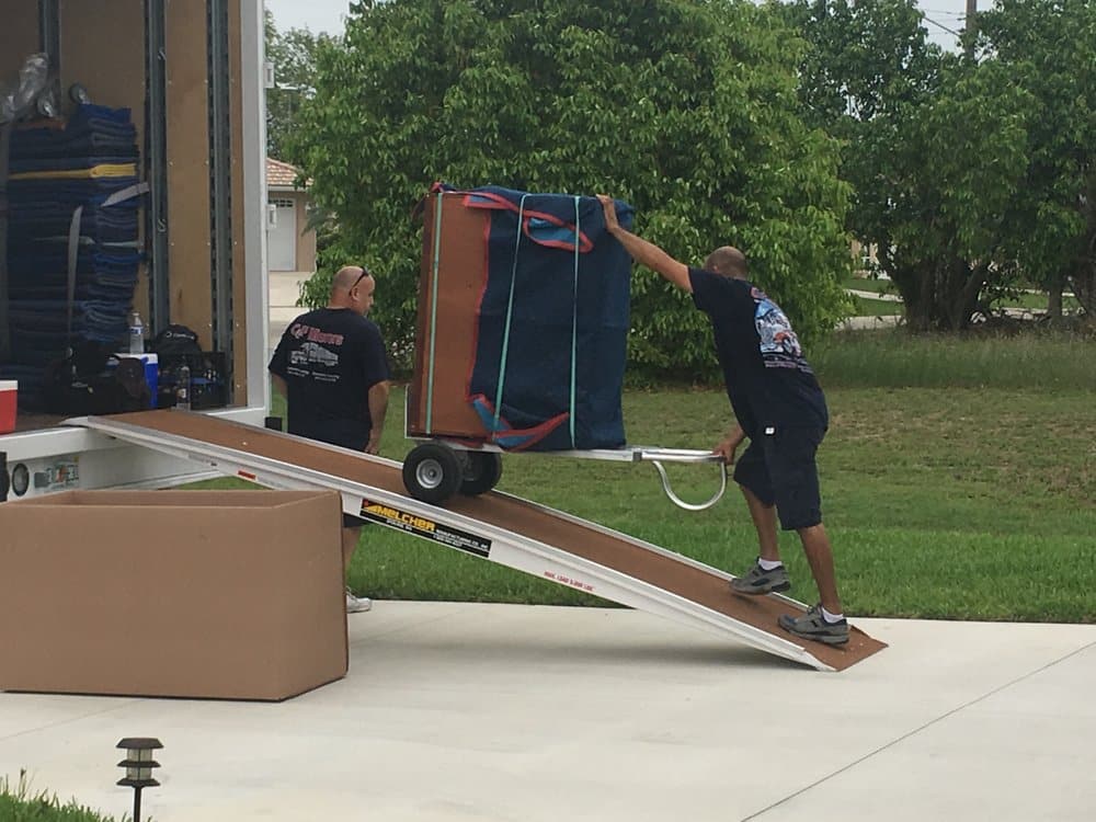 Stress-free apartment moving in Wesley Chapel, FL